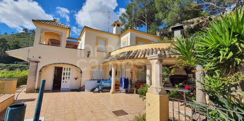 Country villa for sale in Polop 