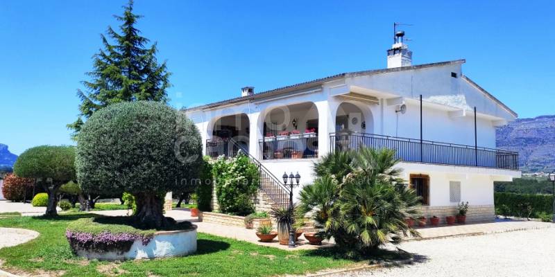An irresistible offer on the Costa Blanca: Villa for Sale in Alcocer de Planes