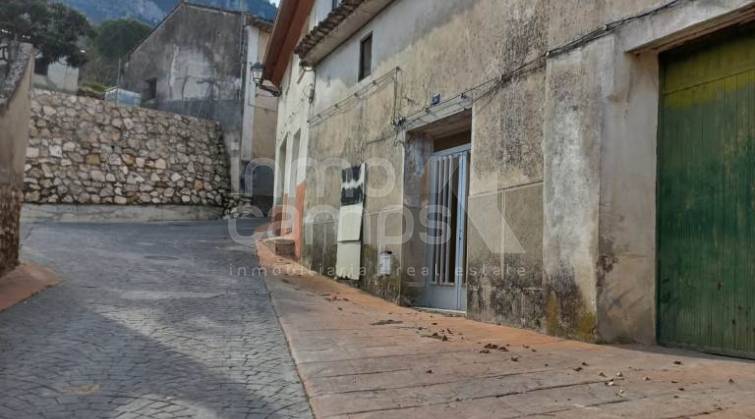 Casa de Pueblo - Venta - Planes - Planes