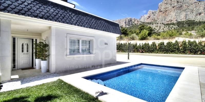In this villa for sale in Polop you will find your oasis on the Costa Blanca